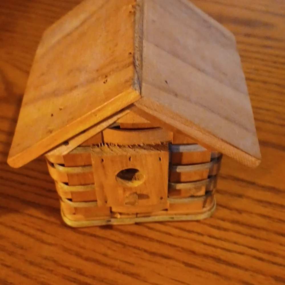 Birdhouse - Picture 1 of 4